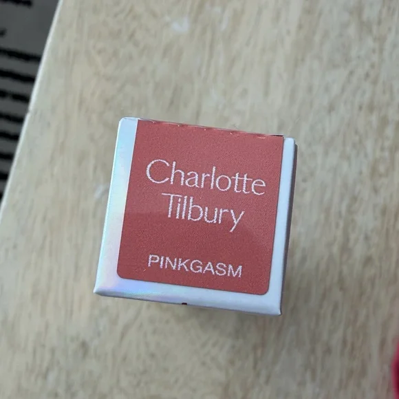 Charlotte Tilbury New Beauty Light Wand Pinkgasm blush - Picture 3 of 8